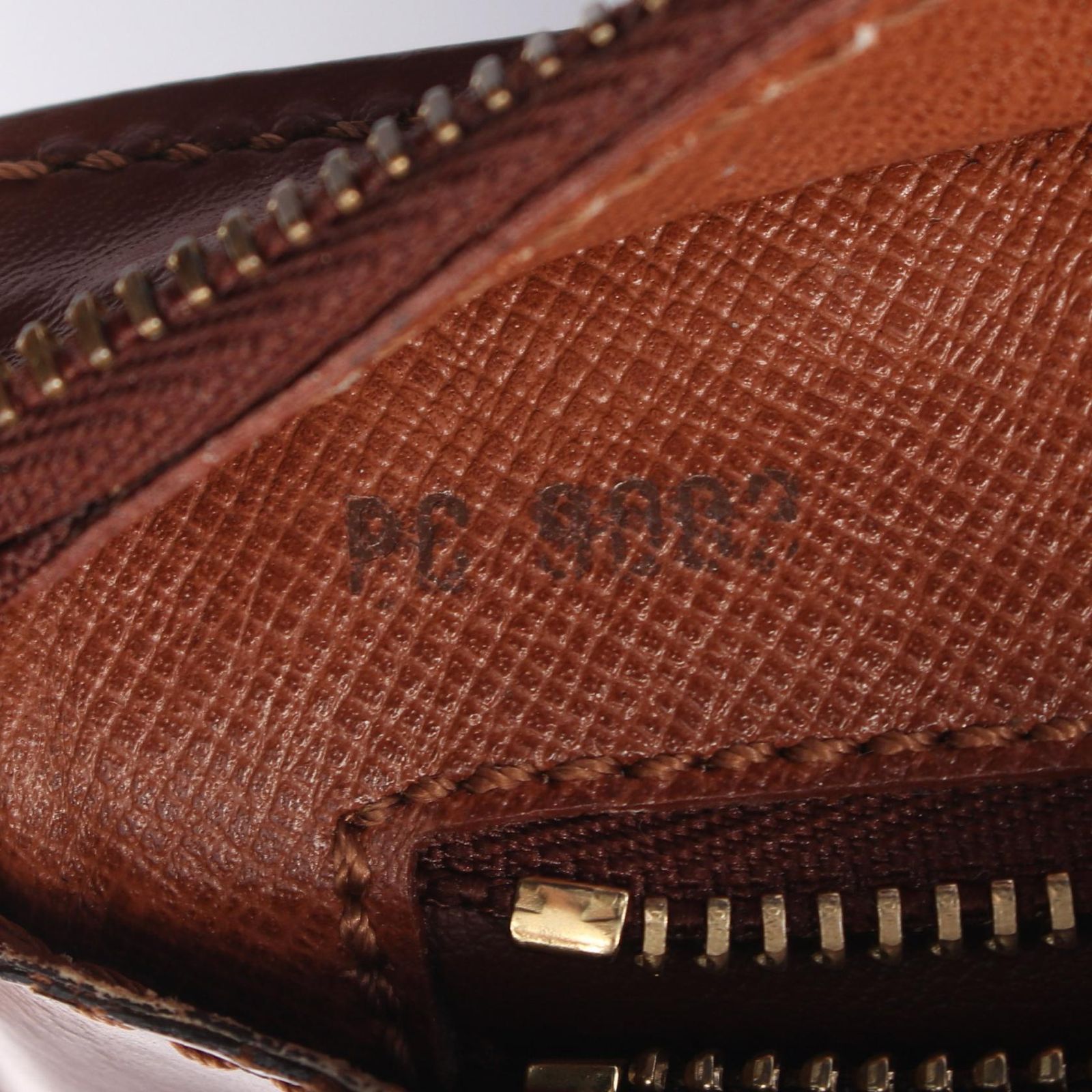 ルイ・ヴィトン LOUIS VUITTON ショルダーバッグ アンギャン M51205 
