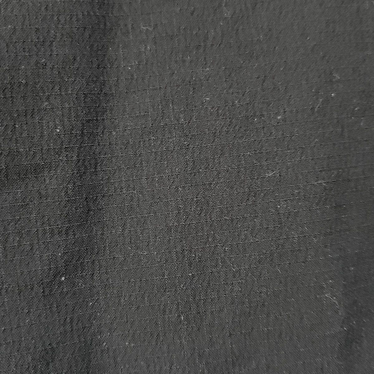 - 黒