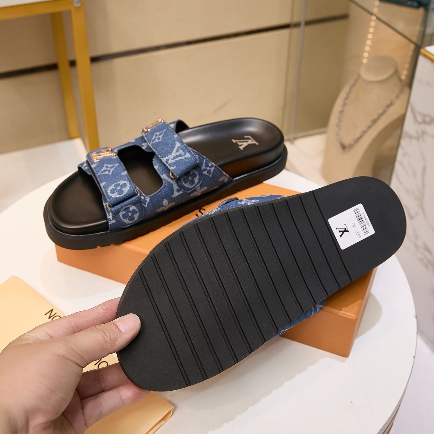 Louis Vuitton ルイ・ヴィトン サンセット コンフォート