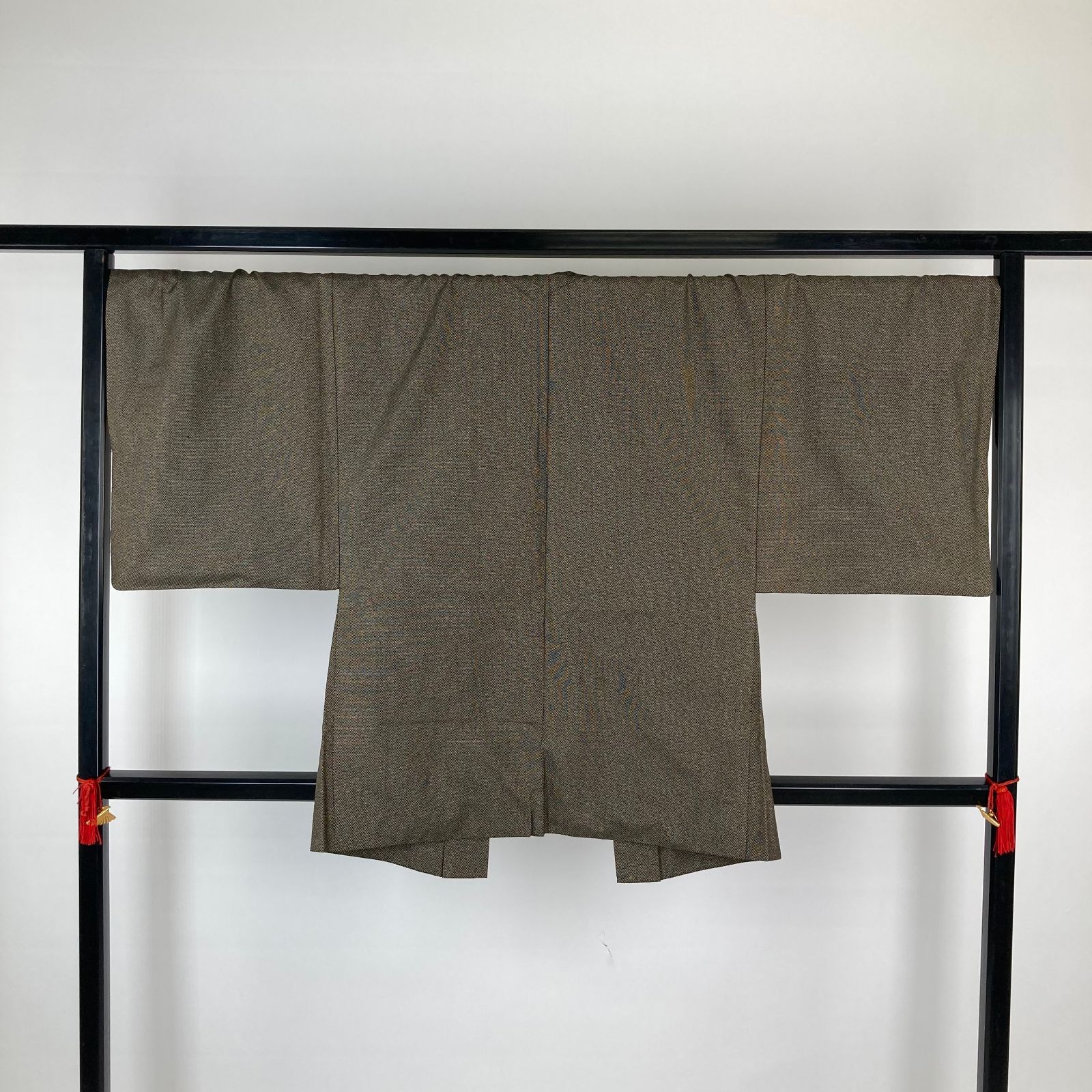 メンズリユース着物 羽織 紬 絣 茶 しゃれ羽裏 浮世絵 海路 袷 身丈 88cm 裄丈 71cm