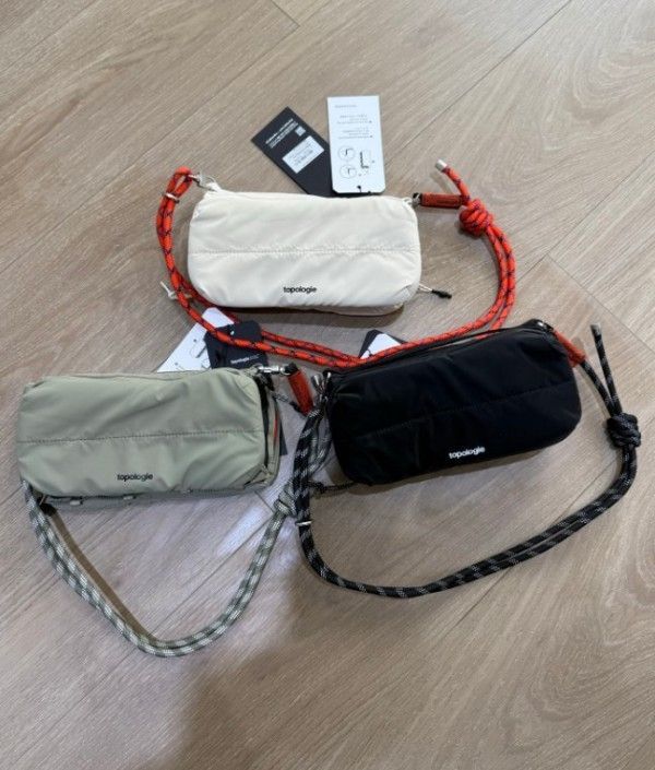 ストラップ付き ショルダーバッグ