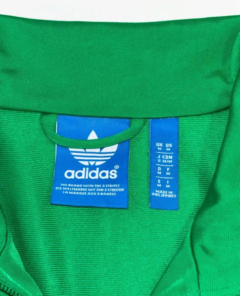 緑 トラックトップス