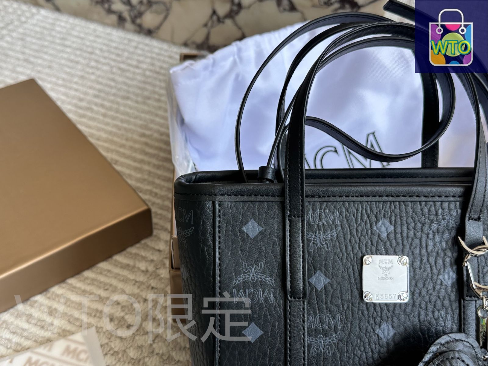 今日特価】Mcm Tea Gold Mini Market Tote with Dog Charm