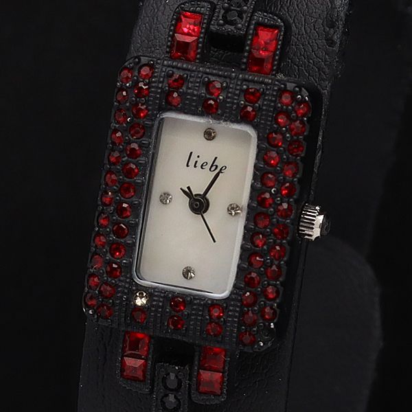 リエベ腕時計キラキラ華やか綺麗です