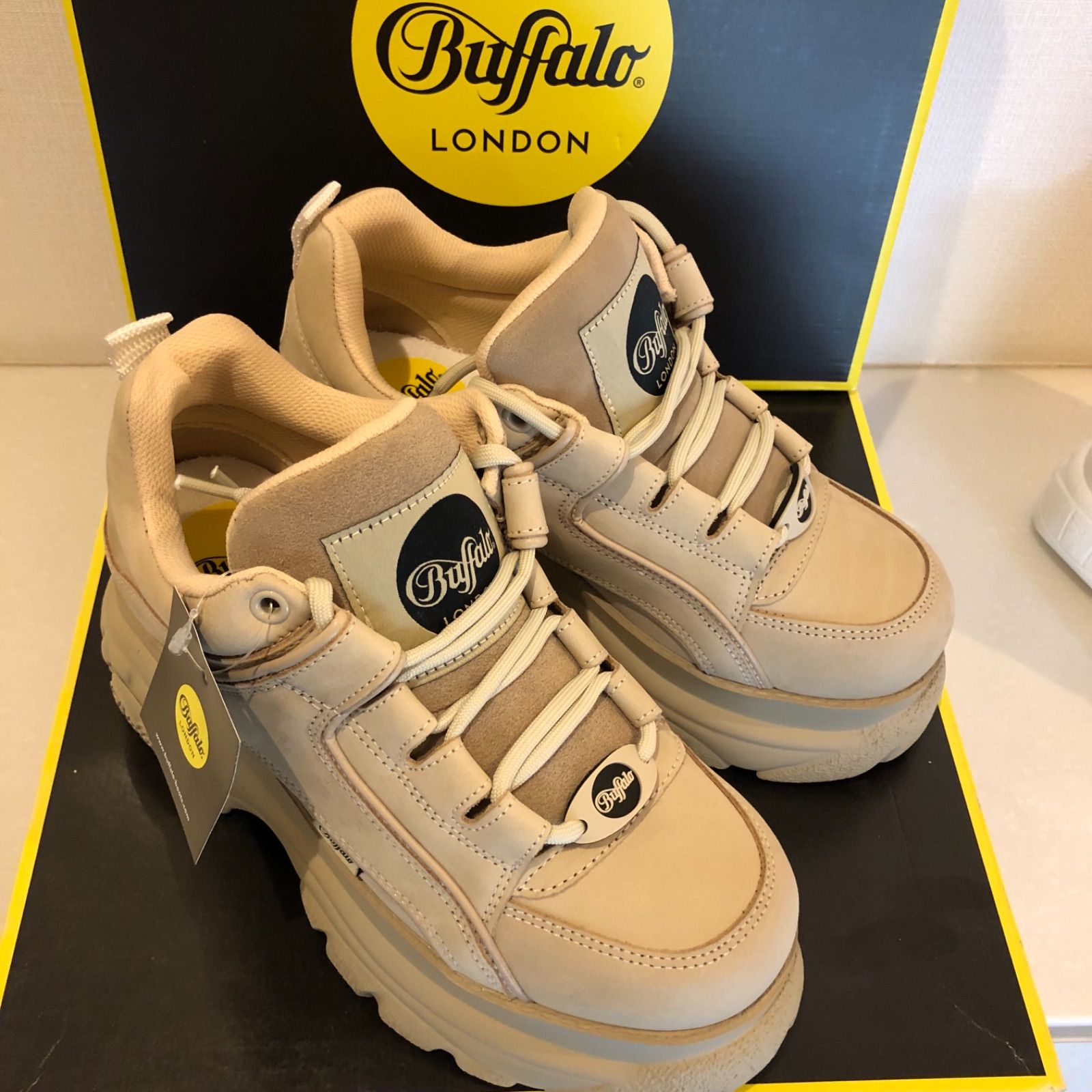 バッファローロンドン クリームカラー 厚底 プラットフォーム