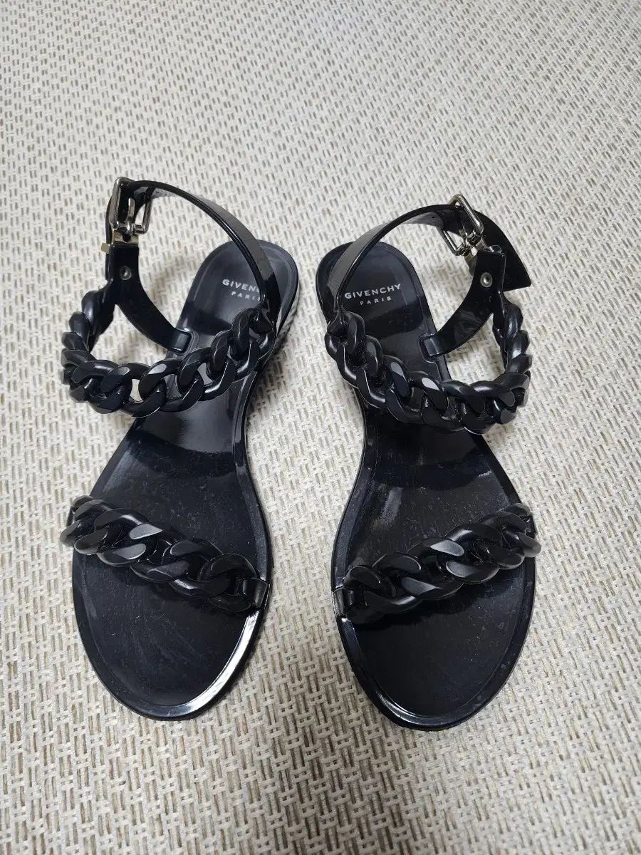 GIVENCHY ジバンシィ ゼリーサンダル 35 サイズ 黒 ゼリーシューズ