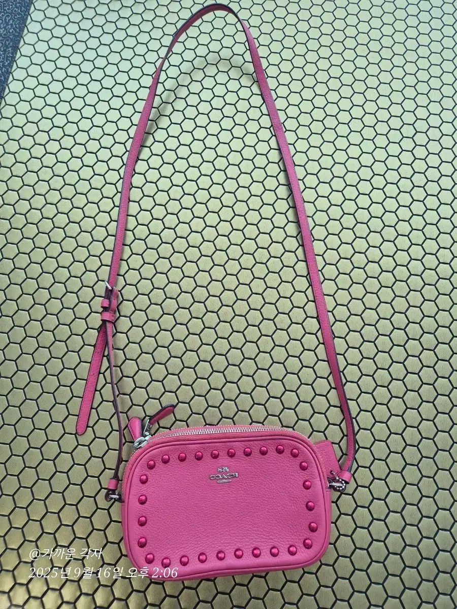 COACH コーチ ピンク スタッド ミニ クロスバッグ