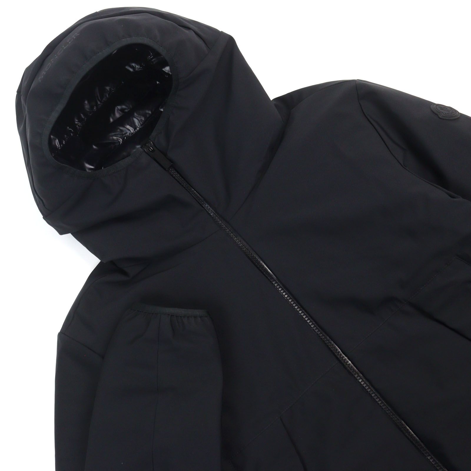 極美品 MONCLER MIROIR ナイロンジャケット ロゴワッペン XL 黒 極美品/XLサイズ】MONCLER モンクレール ナイロンジャケット 黒
