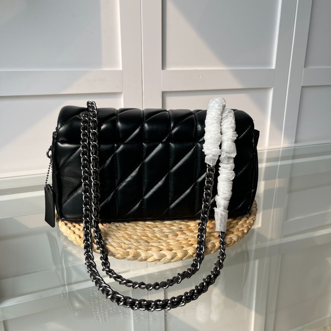 新品、未使用 COACH ショルダーバッグ タビー 26 キルティング