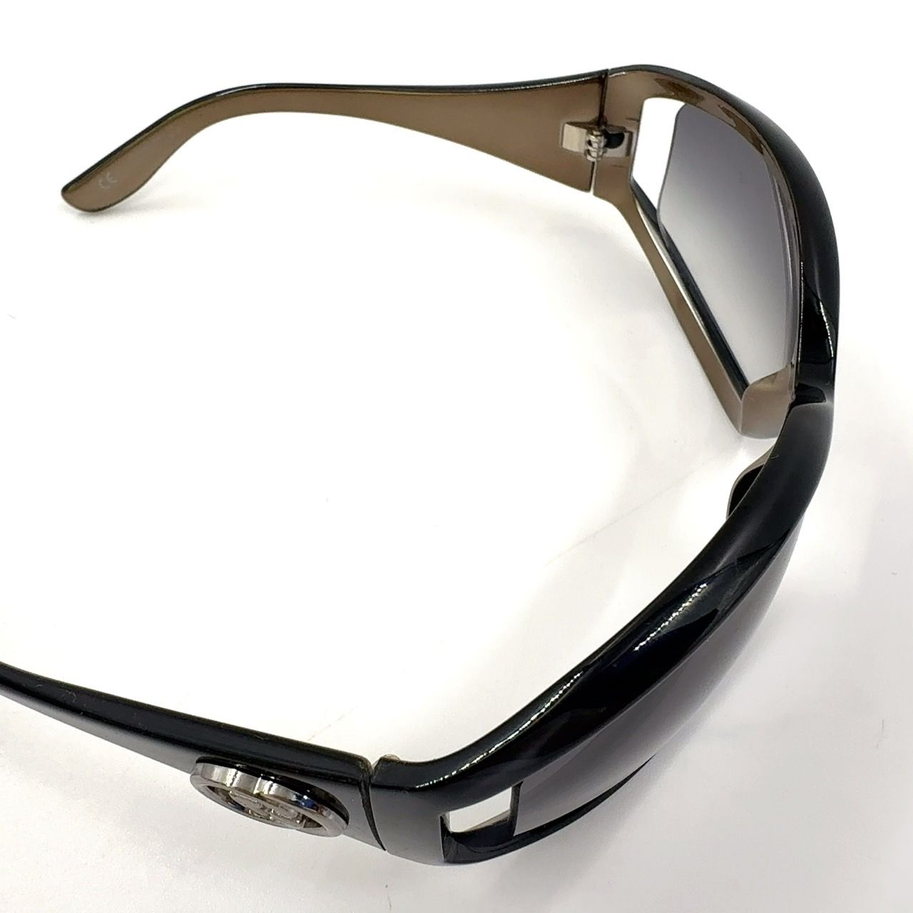 プラスチック ブラック