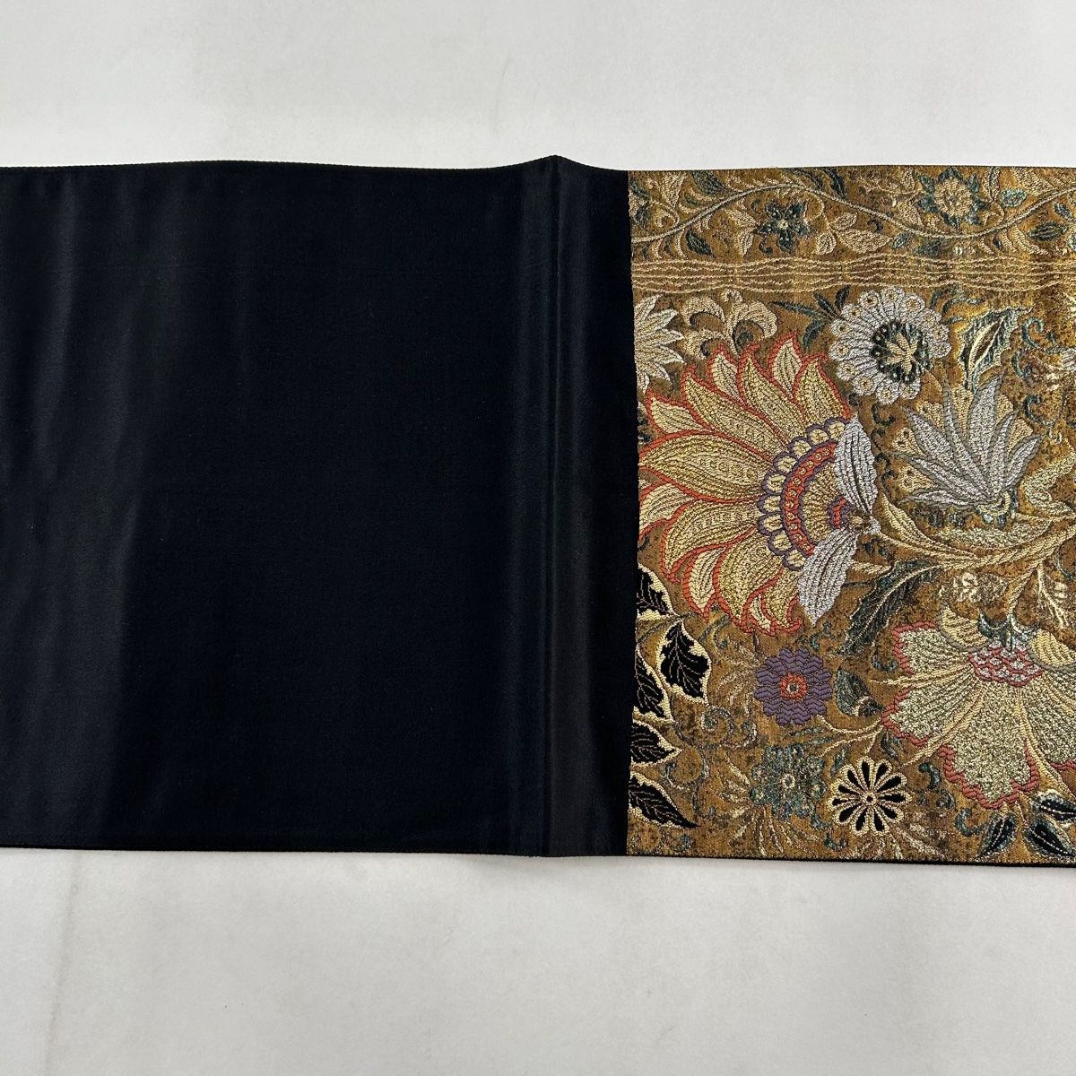 袋帯 美品 秀品 草花 花唐草 金銀糸 箔 金色 六通 正絹 【中古  