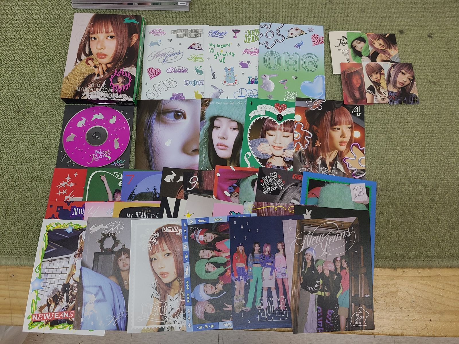 鮮やかさのある NewJeans 関連品 写真 雑誌 アルバム 等 E3914-001 33