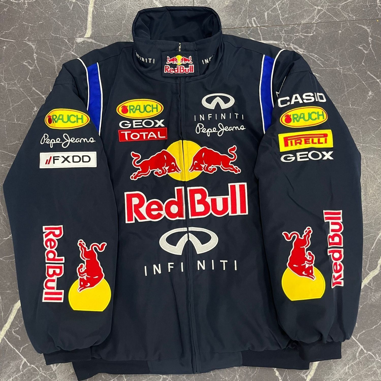 レッドブルF1 インフィニティ レーシングジャケット 刺繍中綿ブルゾン 最新 レッドブルF1 インフィニティ 刺繍中綿 レーシング