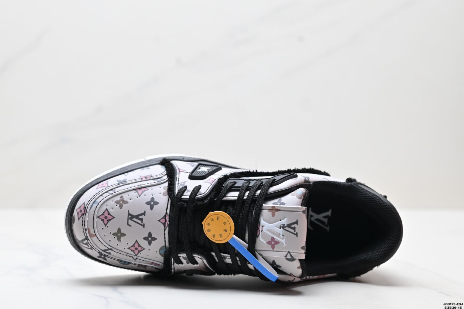 【靴で遊び心】LOUIS VUITTON★Trainer スニーカー Louis Vuitton LV Trainer スニーカー カジュアルシューズ36