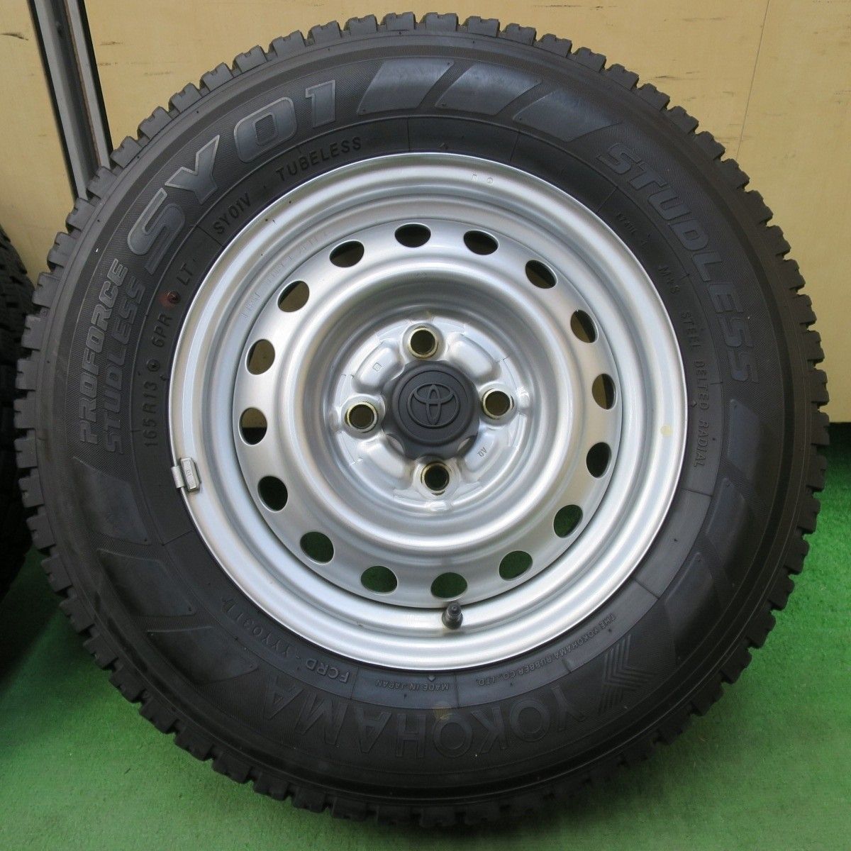 バリ溝 キレイ 9.5分 トヨタ プロボックス サクシード 純正 スチール 165R13 6PR スタッドレス ヨコハマ SY01 13インチ PCD100 4H 5040303イス TRITUETUBI_COM