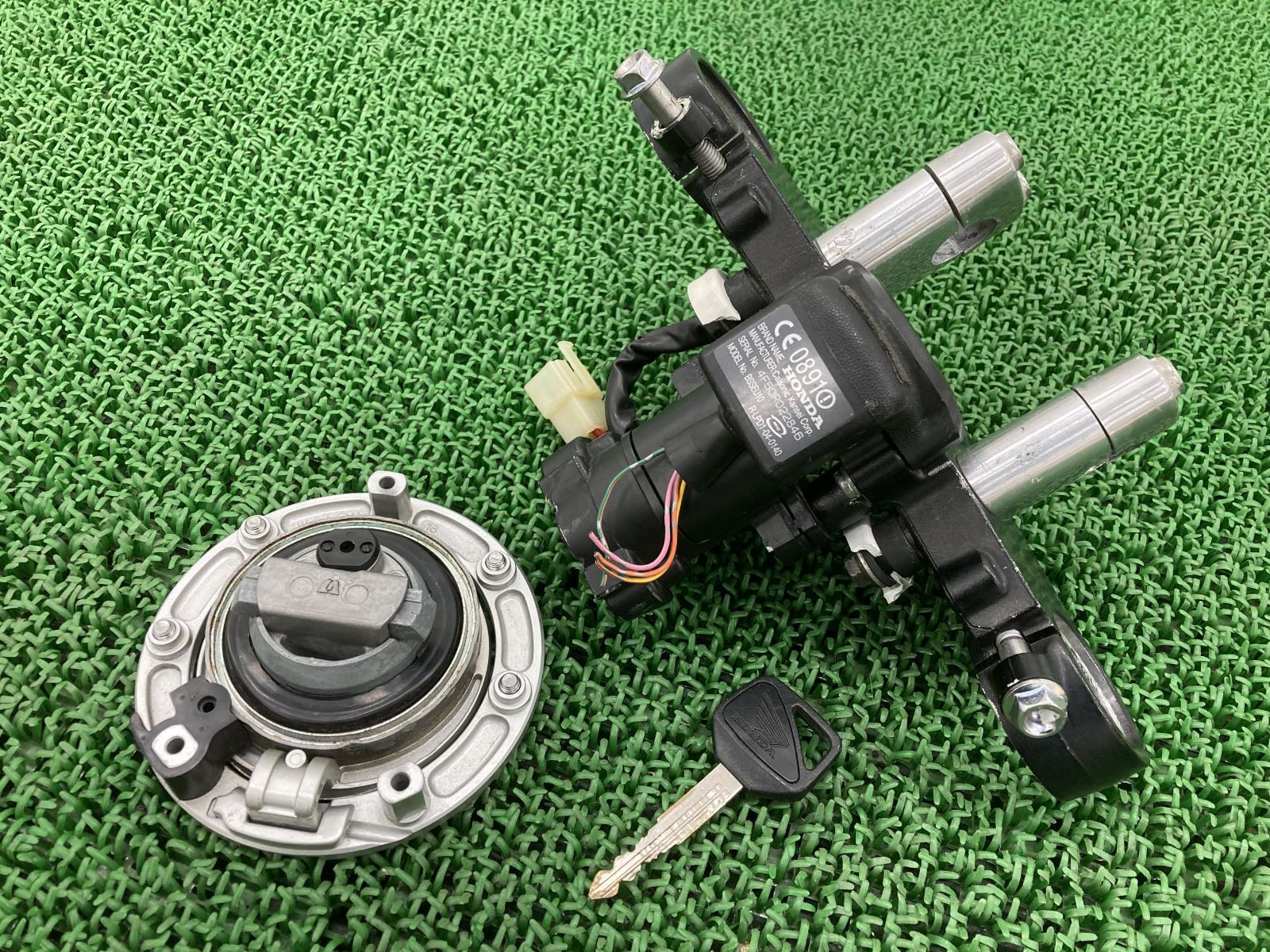 CB400SF キーセット MCE9 ホンダ 純正 中古 バイク 部品 NC39 VTEC3 