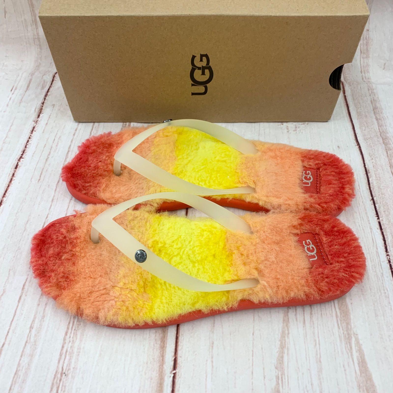 UGG W FLUFF YEAH PRIDE RAINBOW 22SS-I