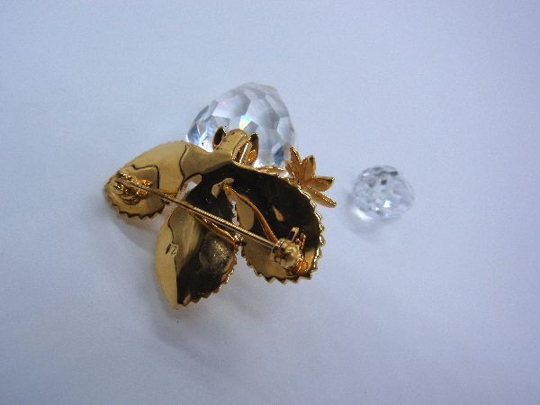 SWAROVSKI スワロフスキー ストロベリー 苺 ブローチ ピンバッジ