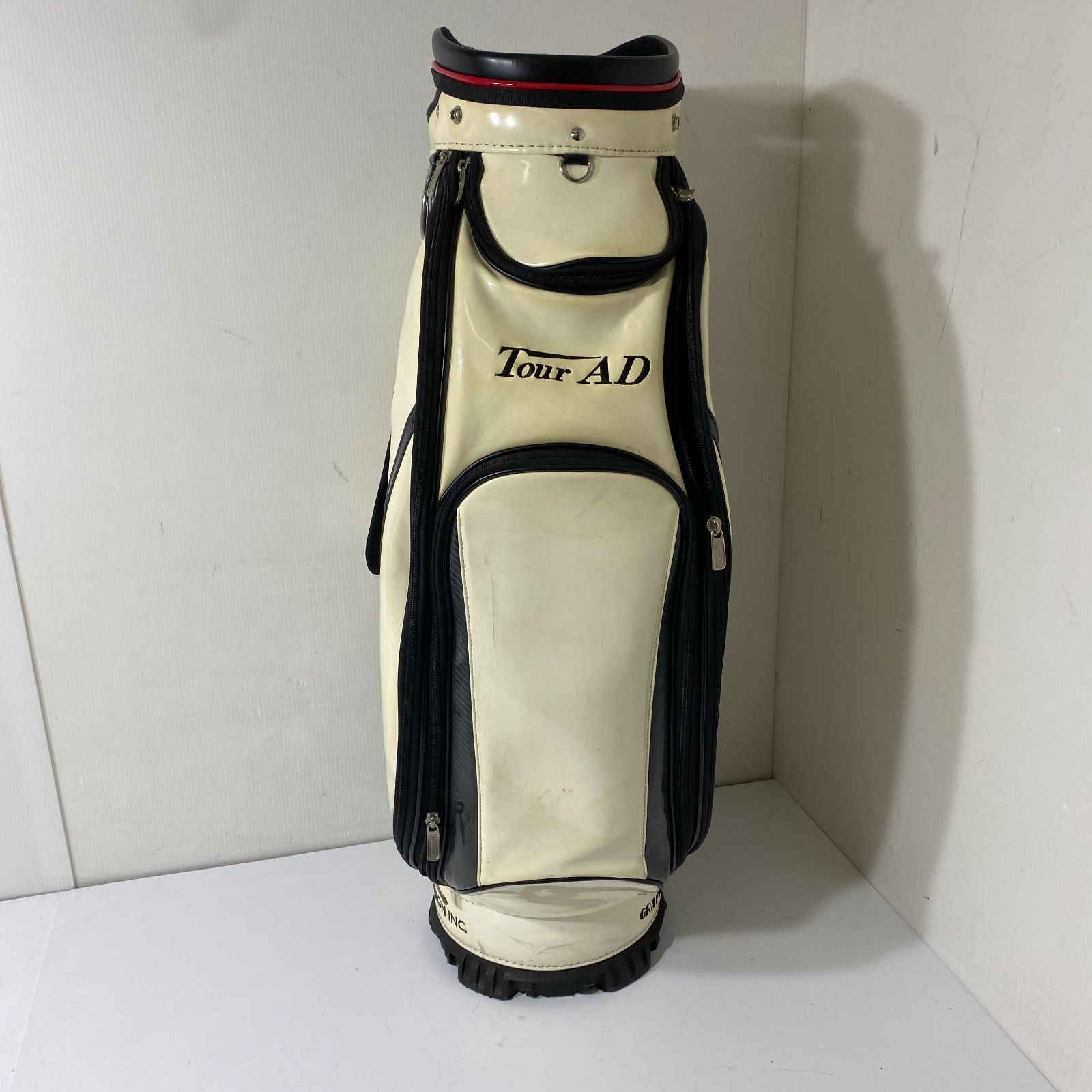 GRAPHITE DESIGN TOUR AD シルバー　キャディバッグ 🆕 TOUR AD GCカラーのキャディバッグとヘッドカバーが登場