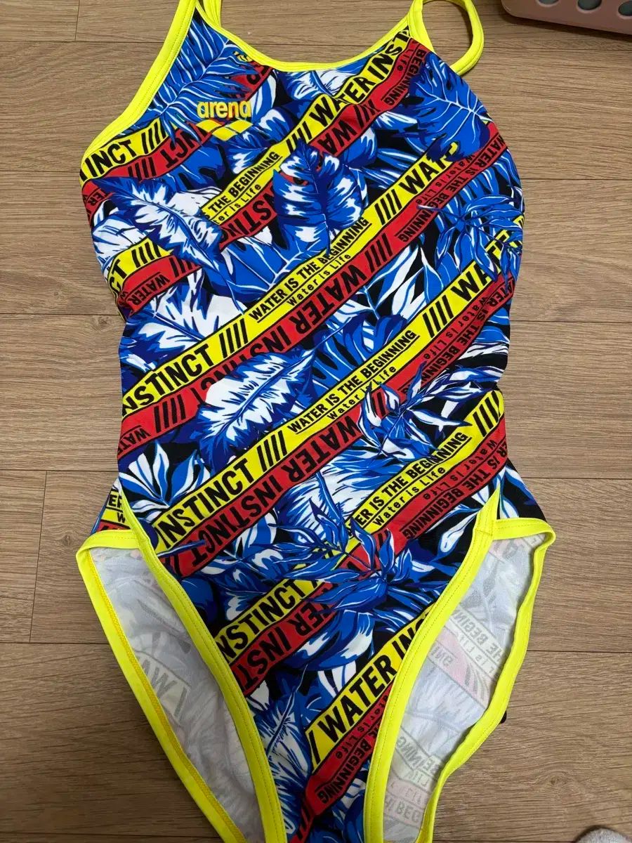 Arena アリーナ タンタン ワンピース 水着 ブルー イエロー