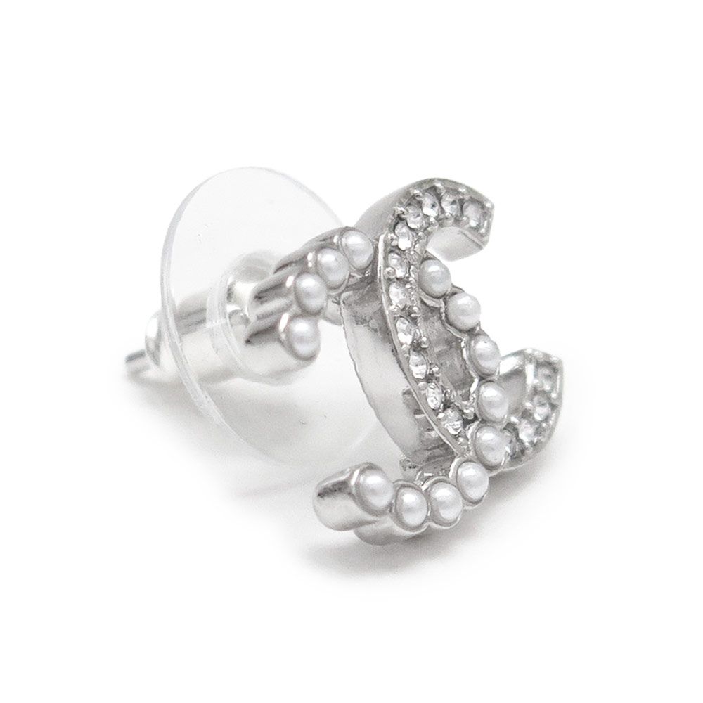CHANEL パール付きスタッドピアス CHANEL パールスタッドピアス ゴールドメッキ ビックパール