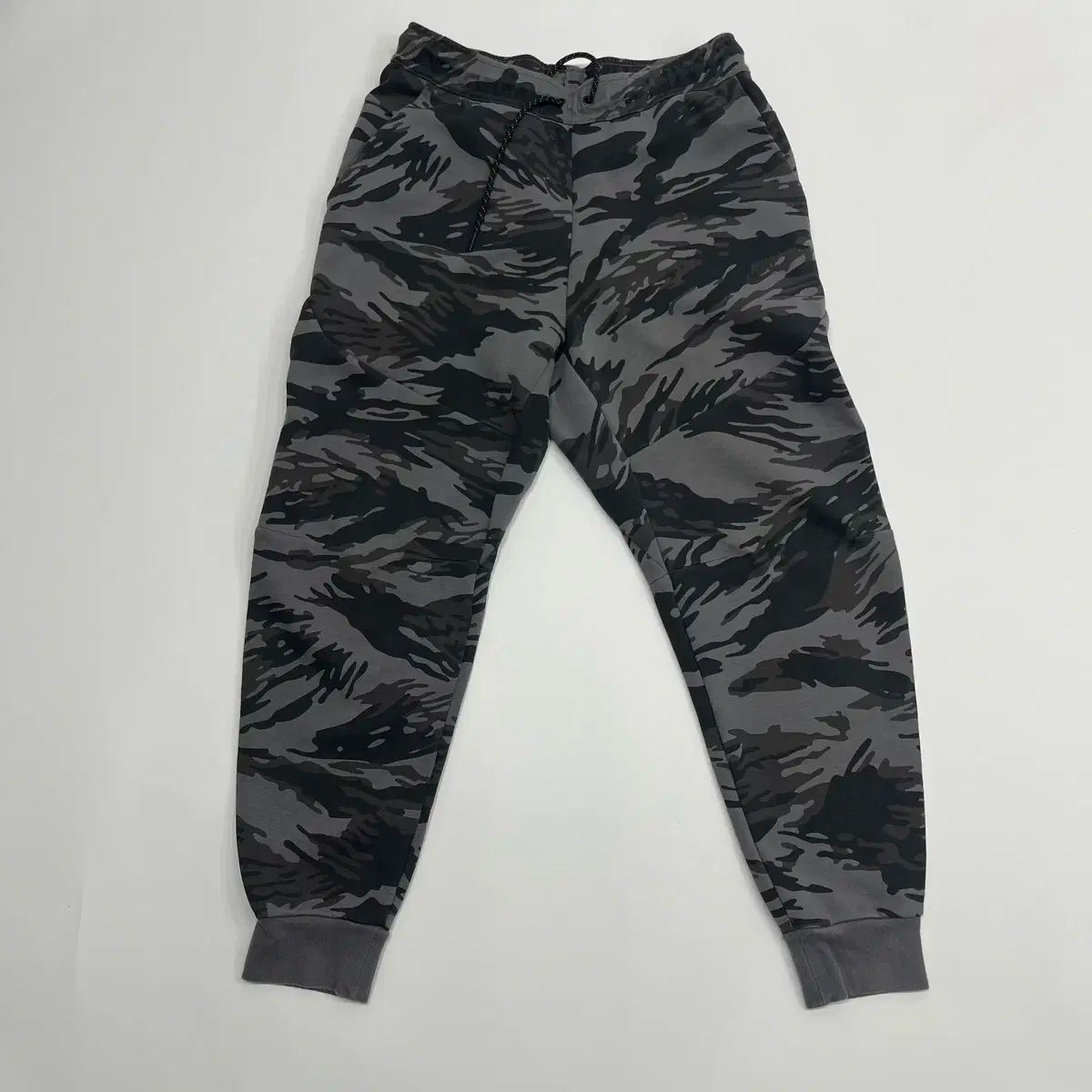 【雷市場（ポンジャン）商品韓国直送】Nike(ナイキ） 迷彩柄ジョガーパンツ