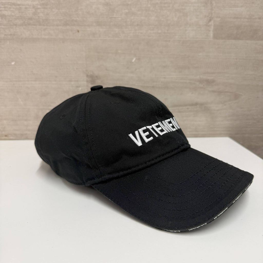 VETEMENTS ヴェトモン Classic Logo Cap キャップ UA52CA200B ブラック
