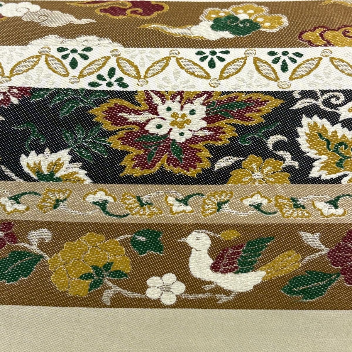 開き名古屋帯 正絹 引き箔 花唐草 U-7880 開き名古屋帯 正絹 引き箔 花唐草 U-7880 - メルカリ