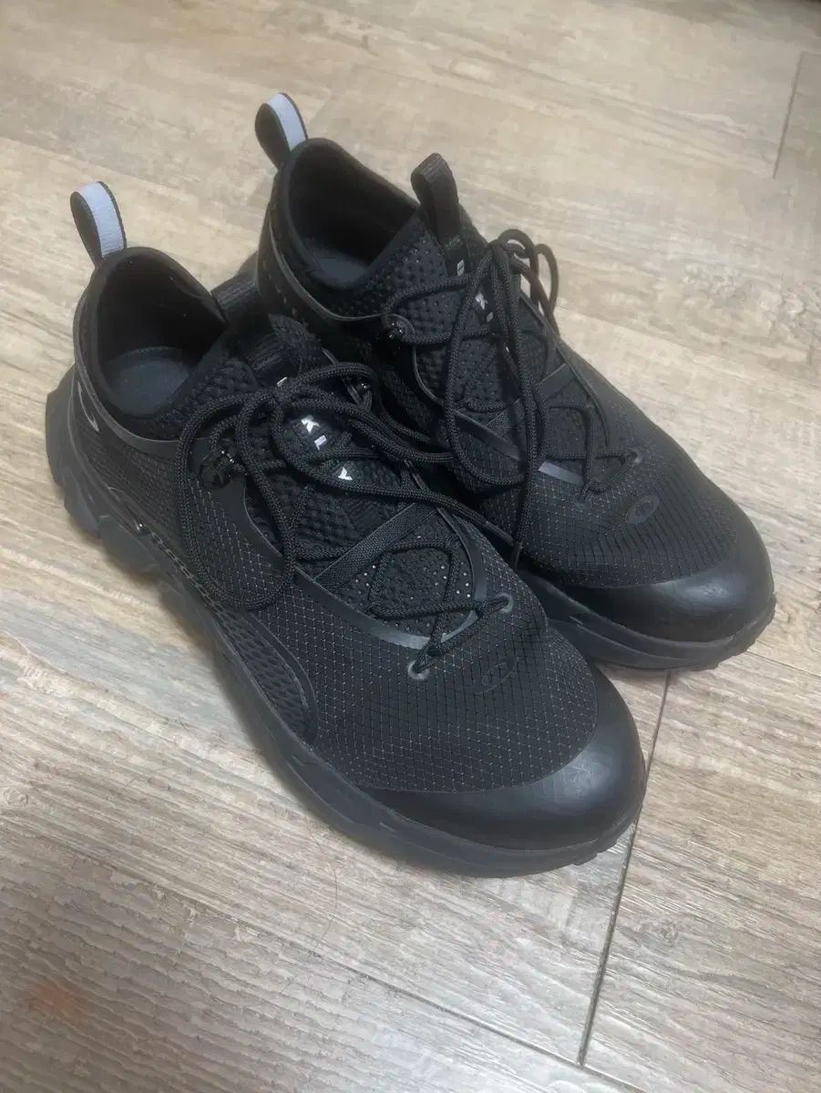 OAKLEY(オークリー) ライト シールド トリプル 黒 270