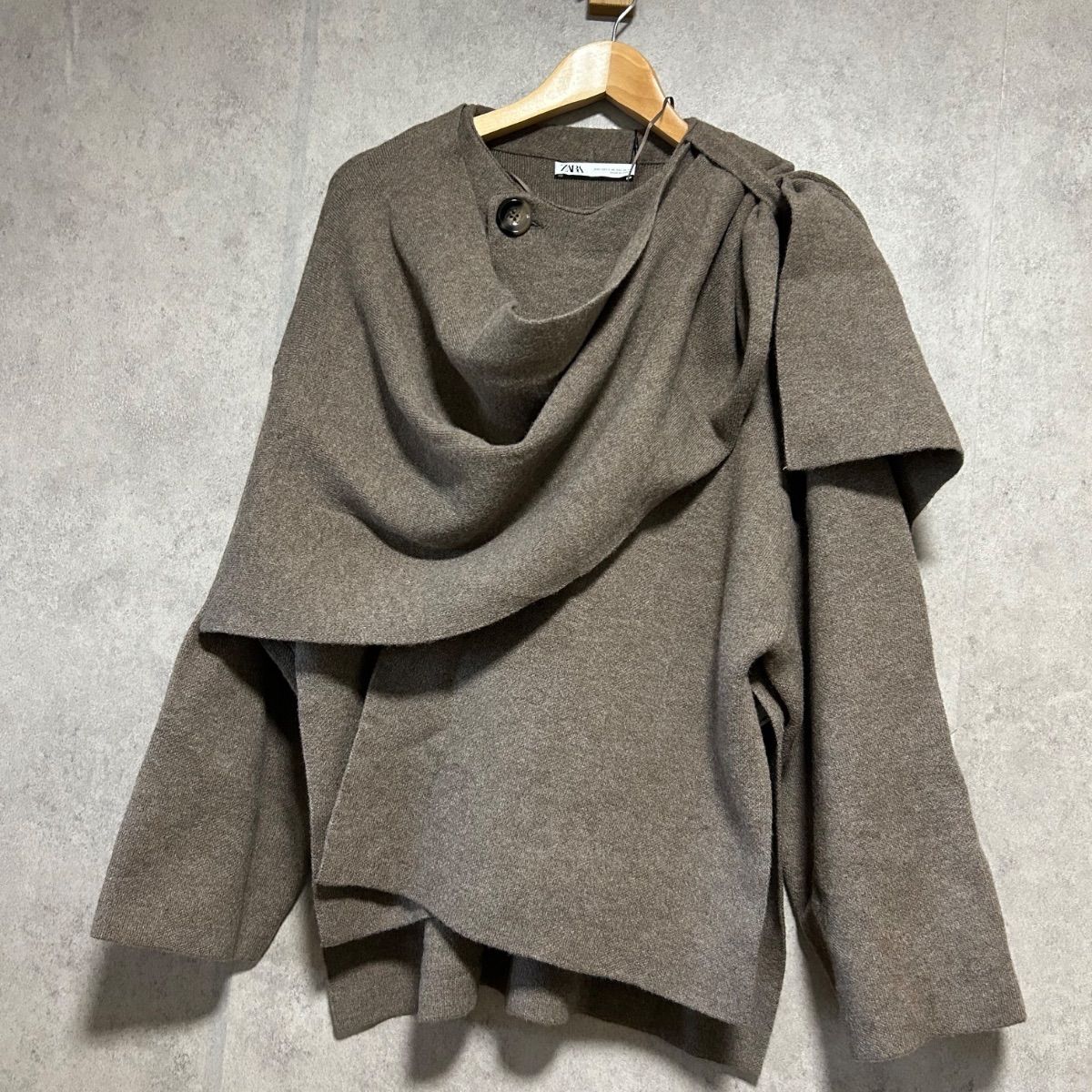 ZARA】スカーフ付きショートニットコート - メルカリ