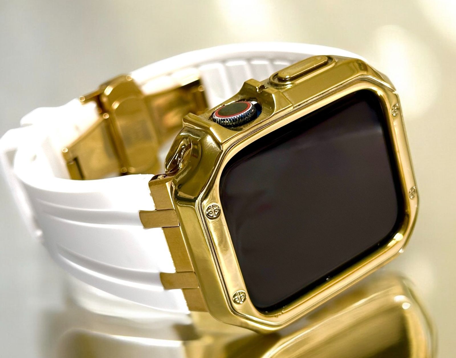 ホワイト&ゴールド★Apple Watchシームレスバンド ラバーベルト アップルウォッチ極艶カバー 厚ケース メッキ 保護 series4〜11 ultra ウルトラ 316Lステンレス 44 45 46 49mm