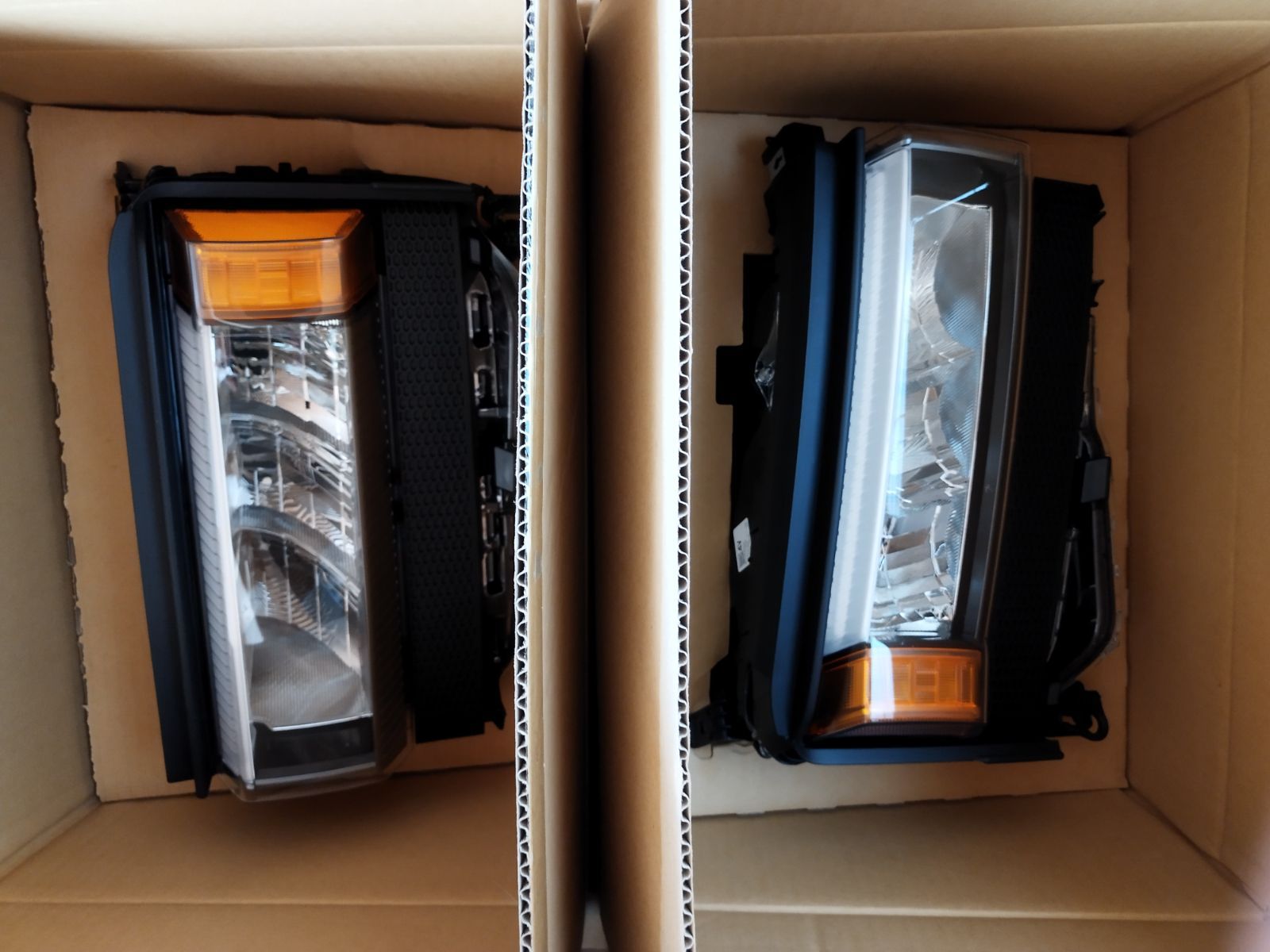 寛容な ランクル250 角目 純正ヘッドライト 左右セット 突出した