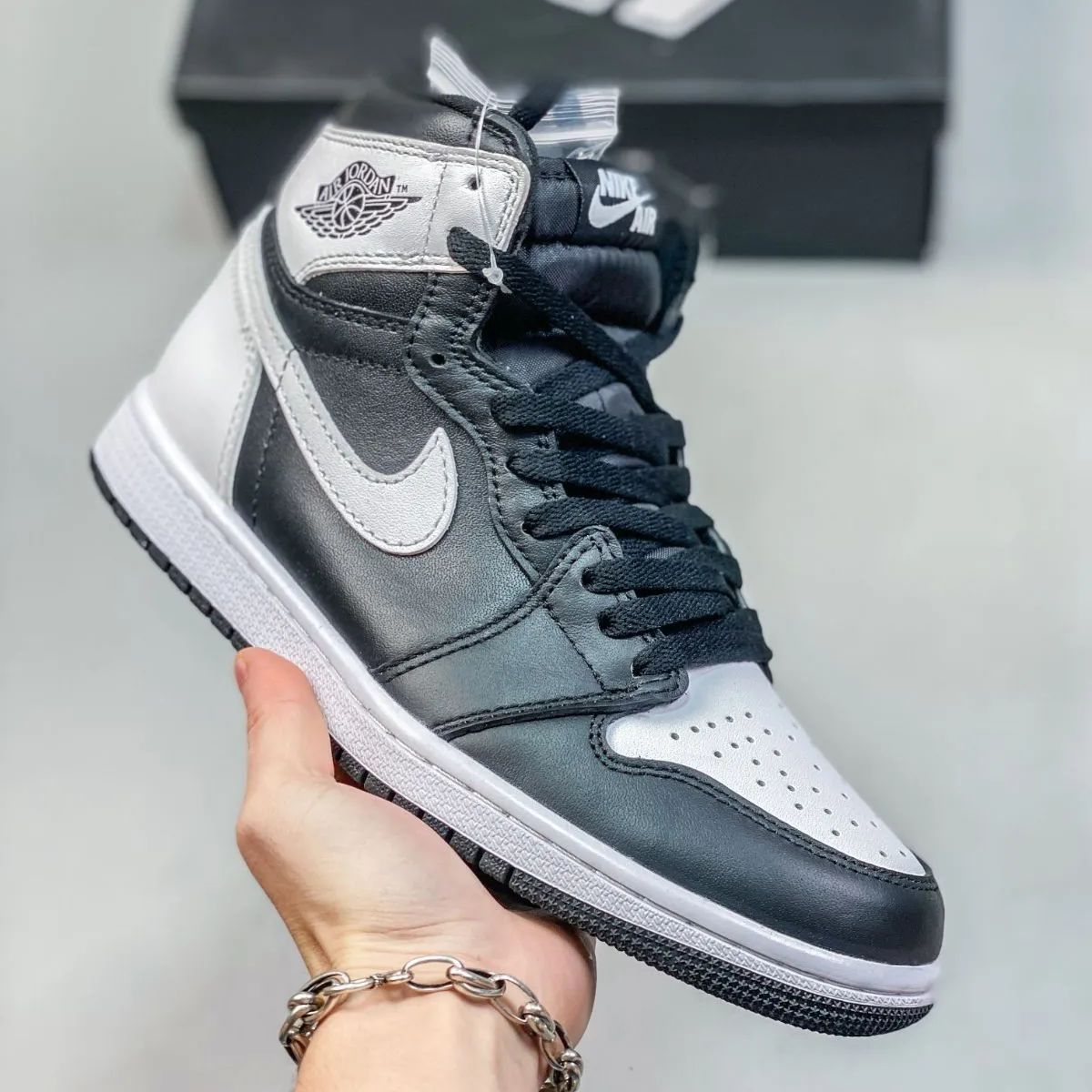 新品 Nike Air Jordan 1 Retro High OG