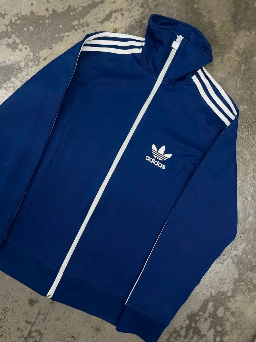adidas アディダス