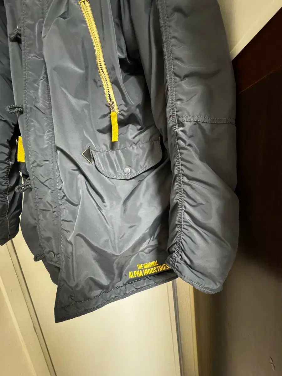 スチールブルー マウンテンパーカー