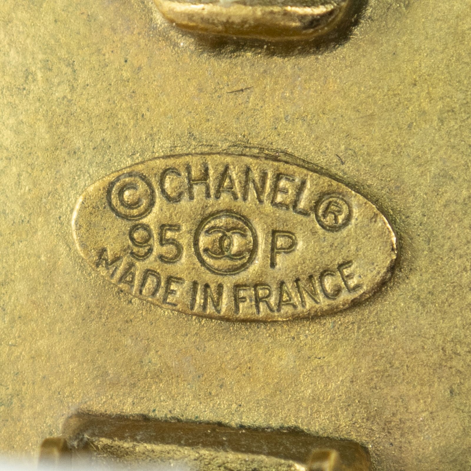 CHANEL シャネルラージ CC ラウンド クリップオン イヤリング金 黒金メッキA NEXPOTALLINN_EU