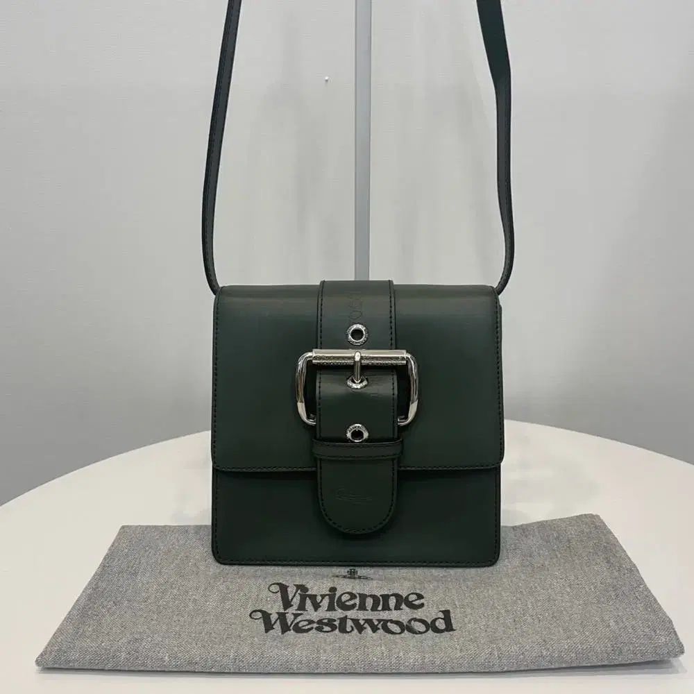 Vivienne Westwood ヴィヴィアン ウエストウッド バッグ 営業担当者です