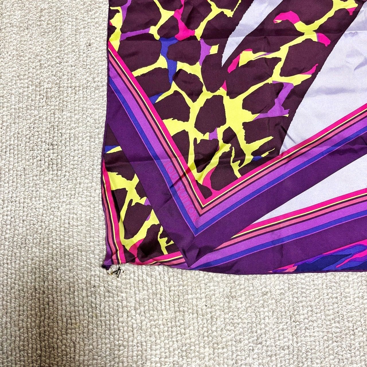極美品✨ルイヴィトンLOUIS VUITTON アニマル柄　大判　スカーフ ✨良品✨ Louis Vuitton ルイヴィトン アニマル柄 スカーフ