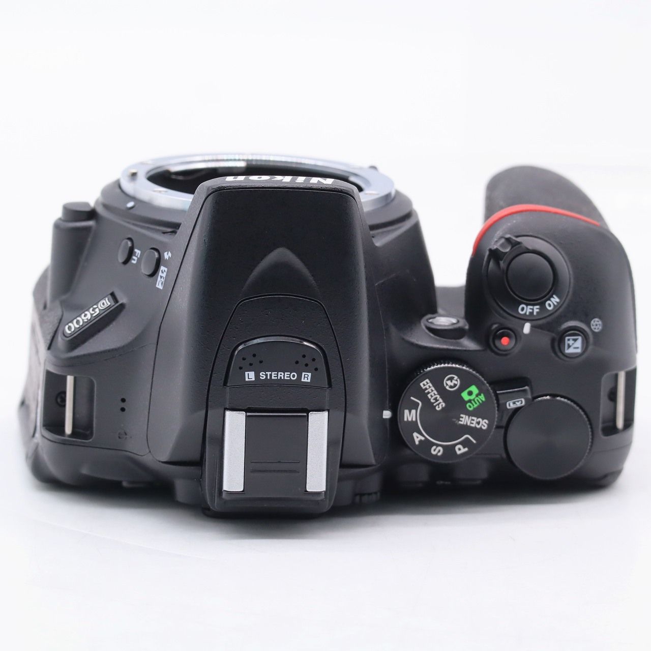 Nikon D5600 ボディ 超 安い