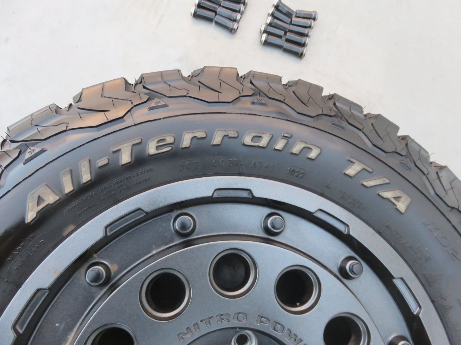 SFC2193 NITRO POWER SPAS12 H12 SHOTGUN 16インチ 16×7J 40 5穴 PCD114.3 ホイールタイヤ 215 70R16 プラド ハイラックス RAV4 デリカ エクストレイル アウトランダー