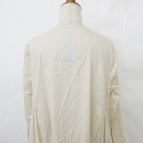 クルーネック 比翼釦開き