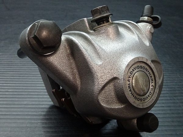 分解洗浄済 ♪ ハーレー スポーツスター XL883L-I 純正 リアブレーキキャリパー ♪ E305