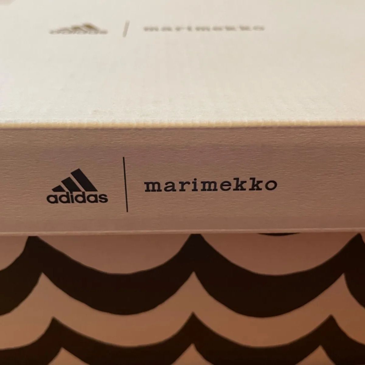 未使用 adidas✖marimekko ベージュ コラボ スニーカー 23.5 新品 アディダス マリメッコ コラボ スニーカー スタンスミス