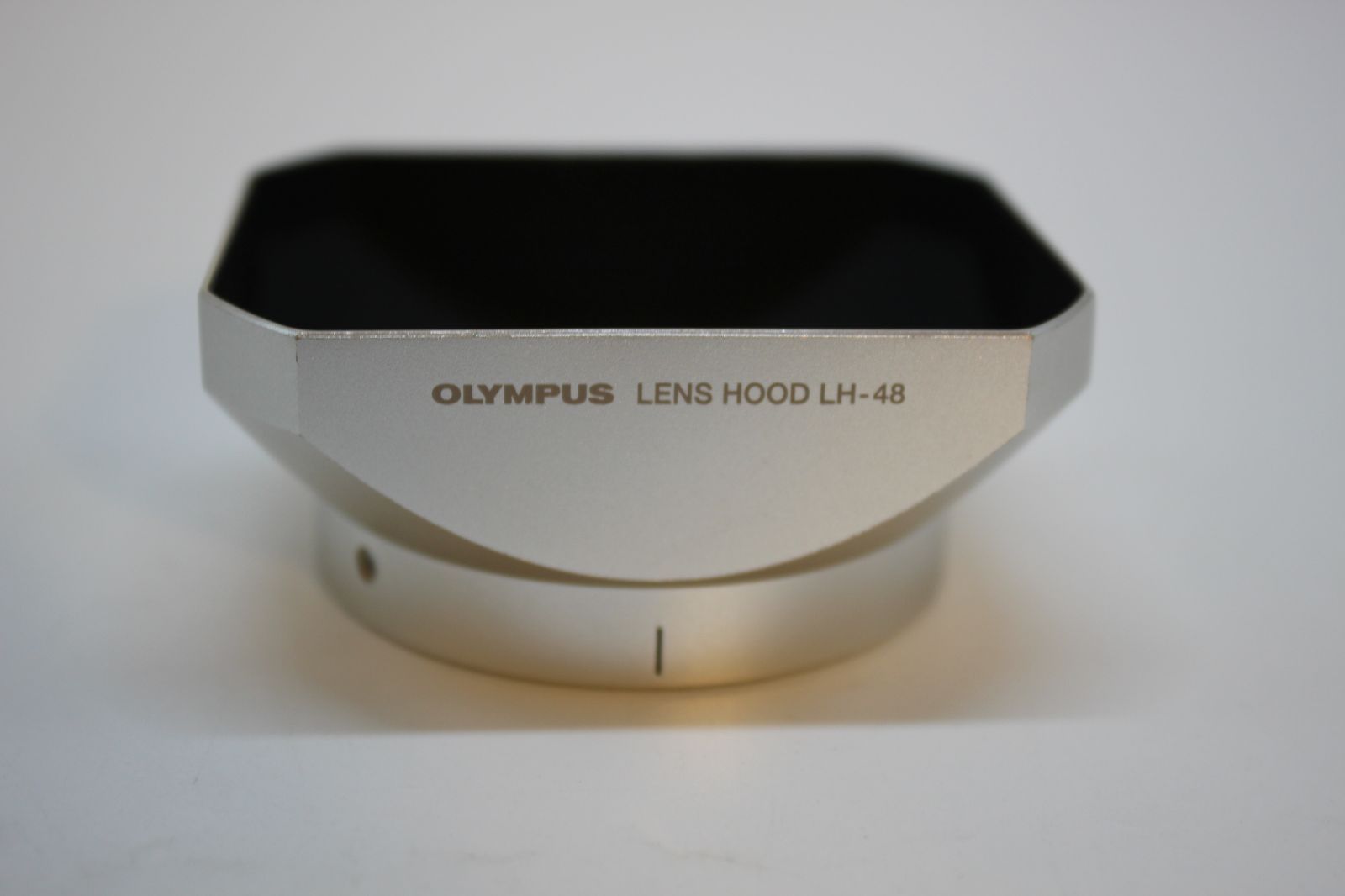 【正規品取扱店】 OLYMPUS メタルレンズフード M.ZUIKO DIGITAL ED 12mm F2.0用 LH-48 ＊26223