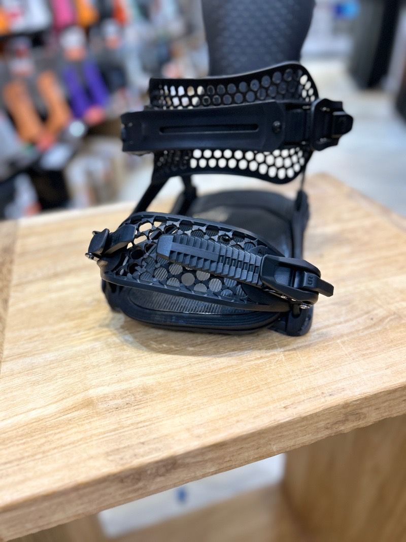 茶色がかった 25-26 BATALEON BLASTER PRO AW FASE×TORNADO ｶﾗｰ BLACK LXLサイズ バタレオン フェイズ メンズ スノーボード バインディング 日常使いにぴったり