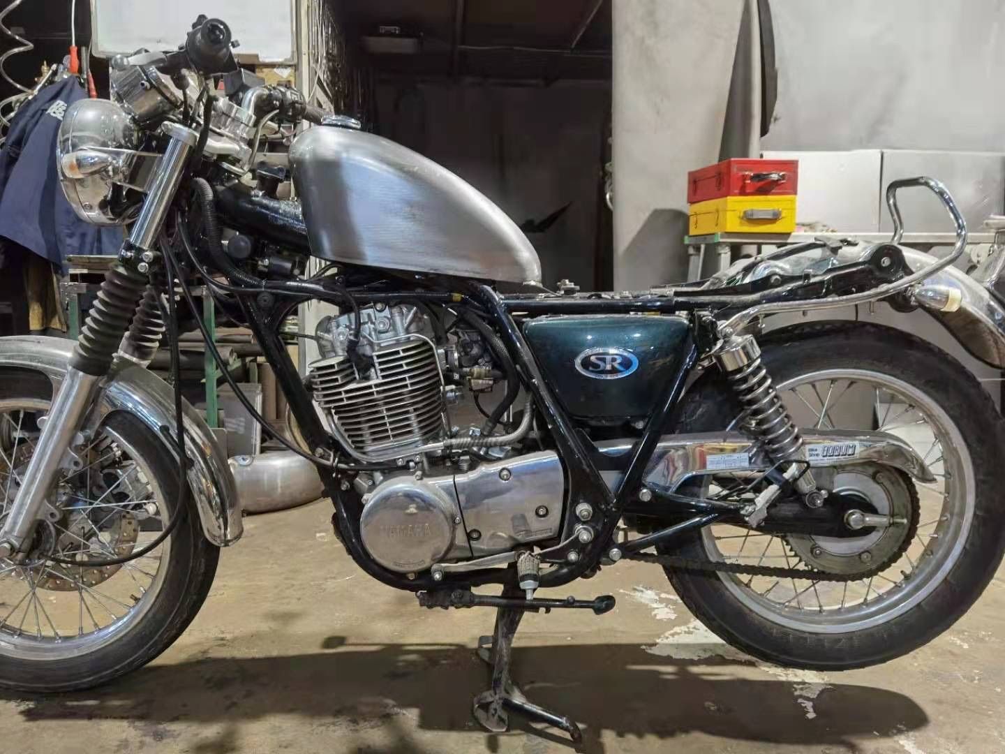 T-31 （2番形状) 　ヤマハ 　YAMAHA SR400&SR500 ナロースポーツスタータンク　ボルトオン　タンク製作工房