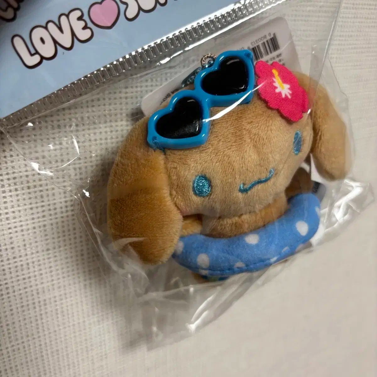 オリーブヤング サンリオコラボ ぬいぐるみキーホルダー 日焼け