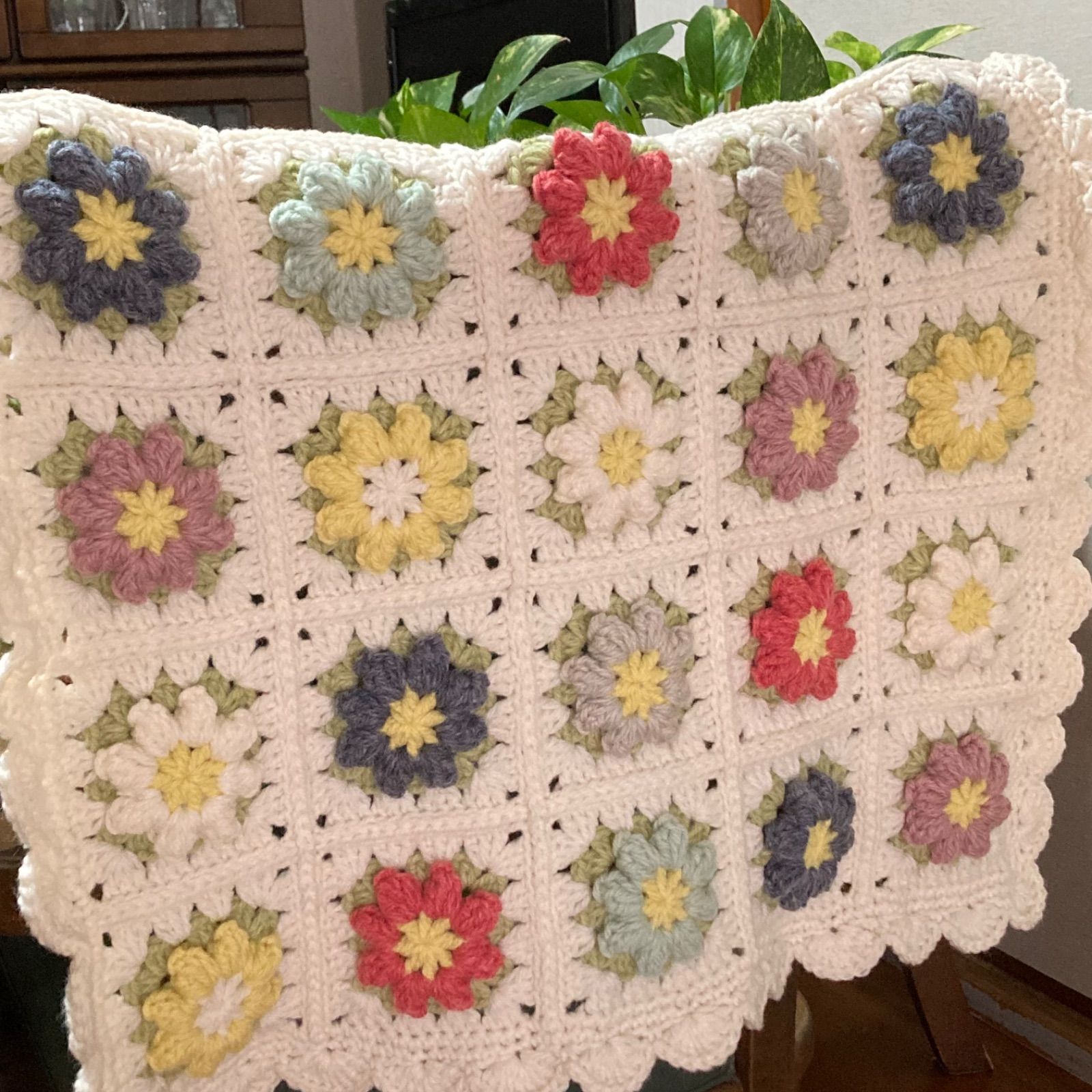 ぷっくりお花 マルチカバー ミニブランケット 膝掛け モチーフ編み