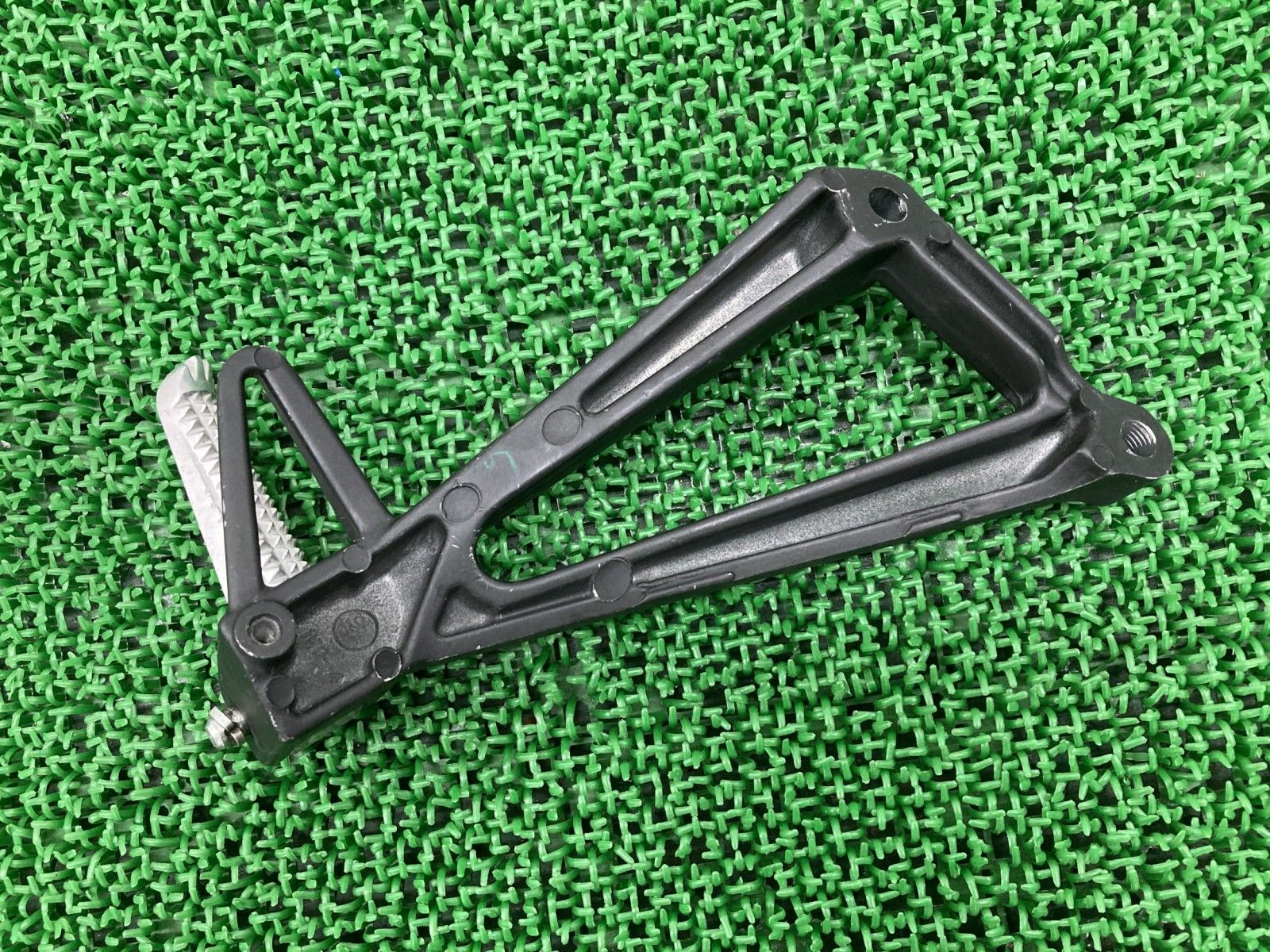 YZF-R25 タンデムステップ 左 1WD ヤマハ 純正 バイク 部品 RG10J RG43J MT-25 YZF-R3 MT-03 車検 Genuine 【中古】 16