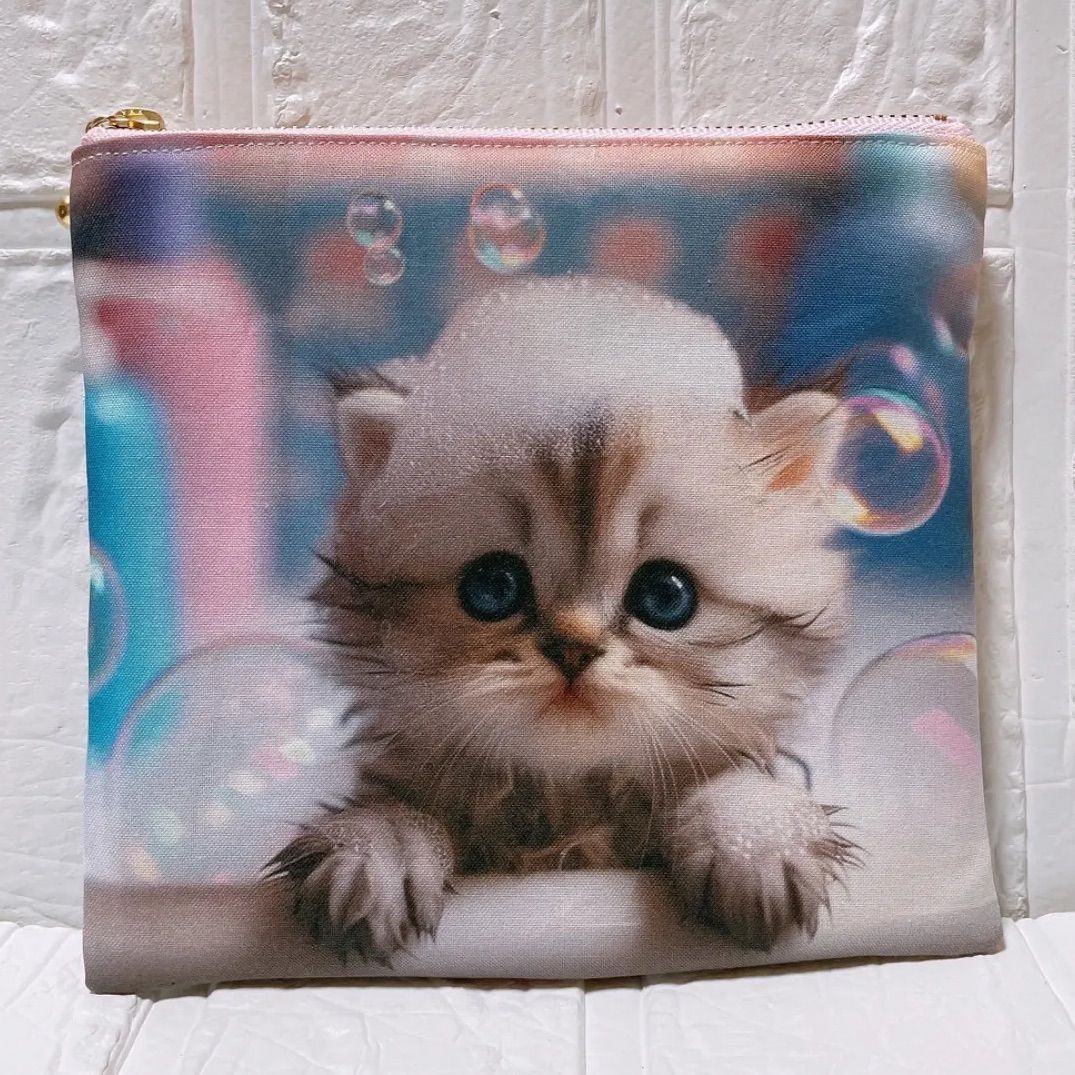 ハンドメイド　フラットポーチ　マスコットポーチ　猫ちゃん　パネル生地 クリスマス ハンドメイド ファスナーポーチ フラットポーチ 猫ちゃん パネル生地 D